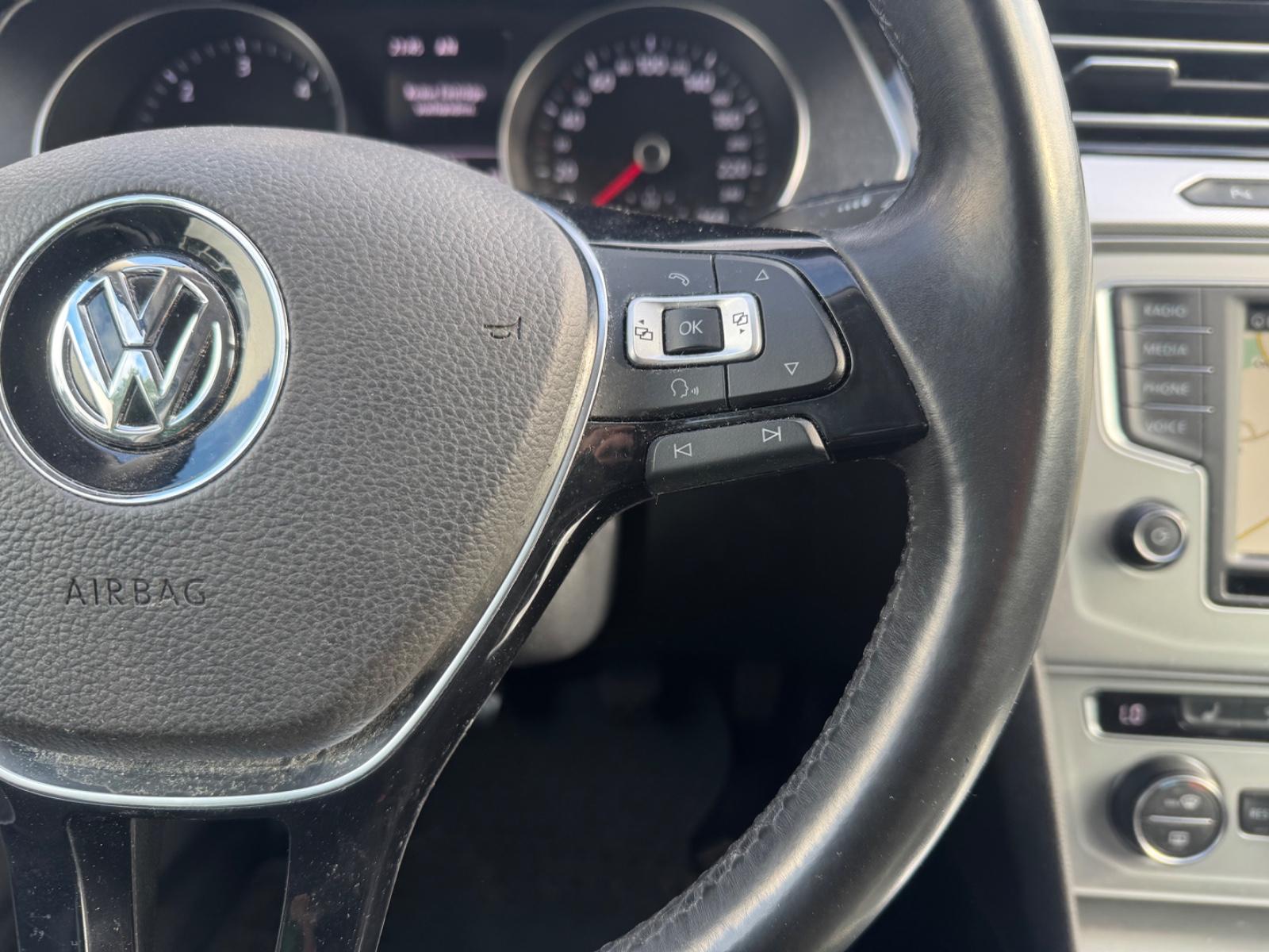 Volkswagen Passat 2015 — photo 24