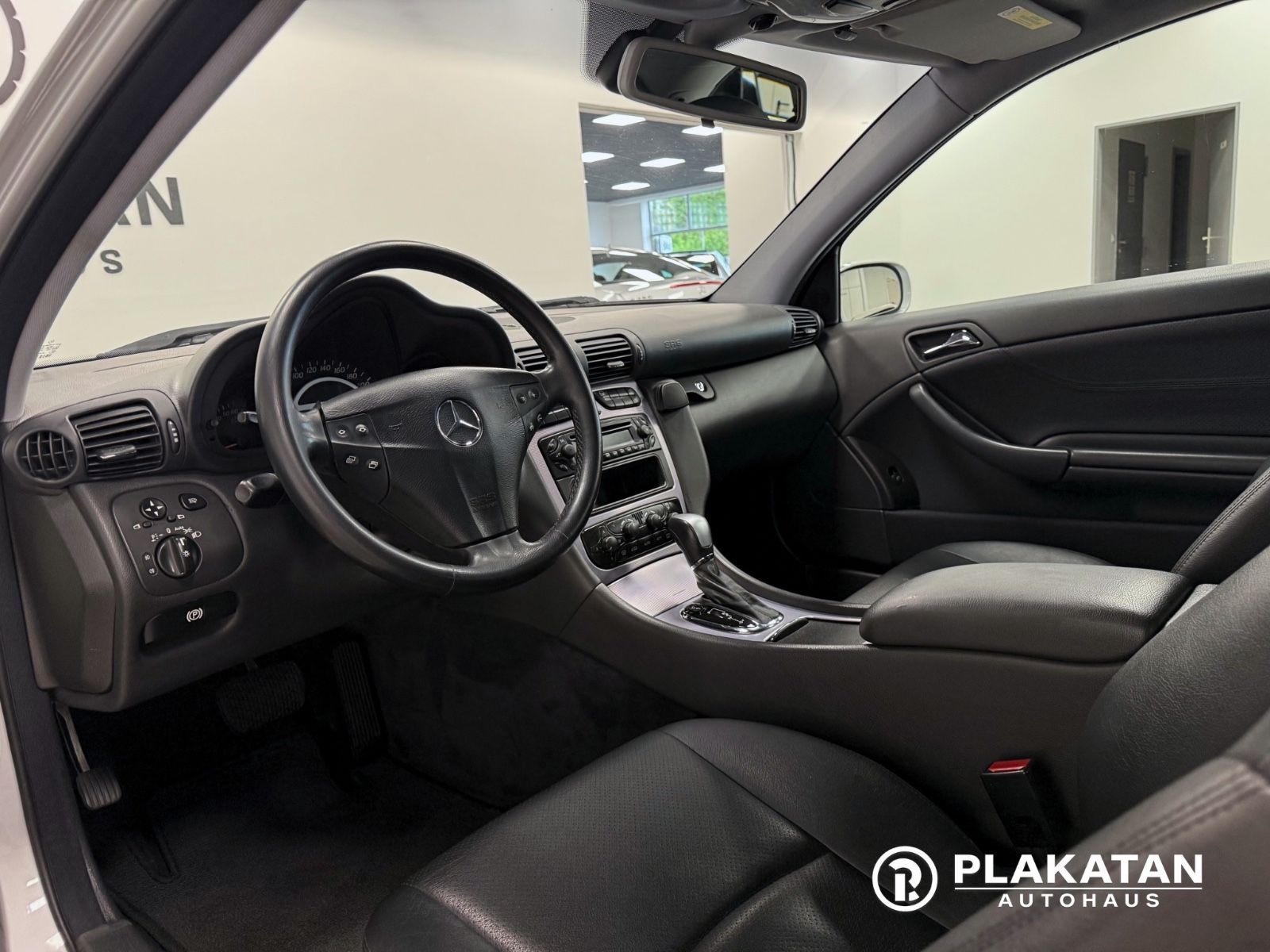 Fahrzeugabbildung Mercedes-Benz C 230 Bi-Xenon Leder Tempomat 2Hand