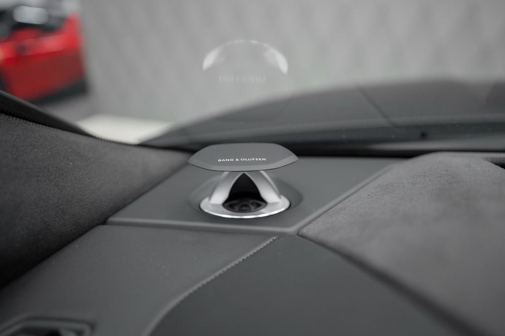 Urus 4.0 V8 SE MATT BLACK AKRAPOVIC CARBON - Bild 23