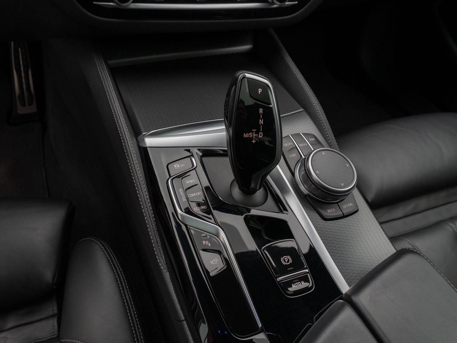Fahrzeugabbildung BMW M550i xD Laser SoftClos 360°HUD DAB H/K DisplKey