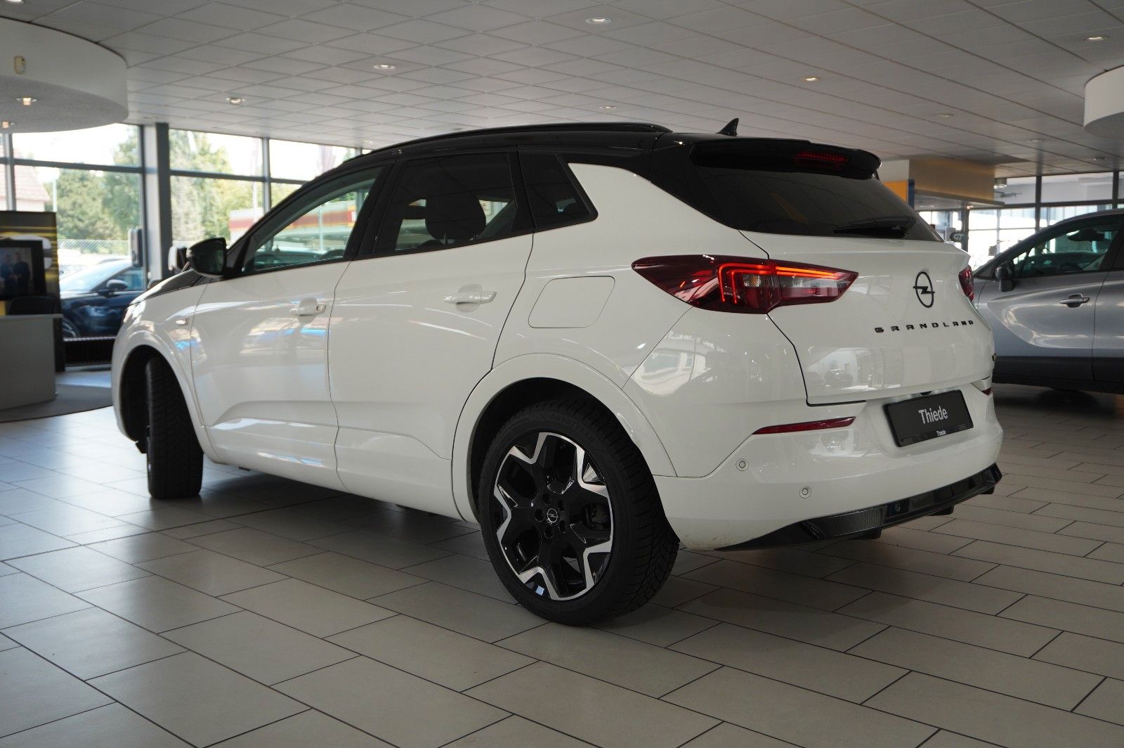 Fahrzeugabbildung Opel Grandland (X) 1.6T GSe HYBRID 4X4 NAVI/LED/SPORT