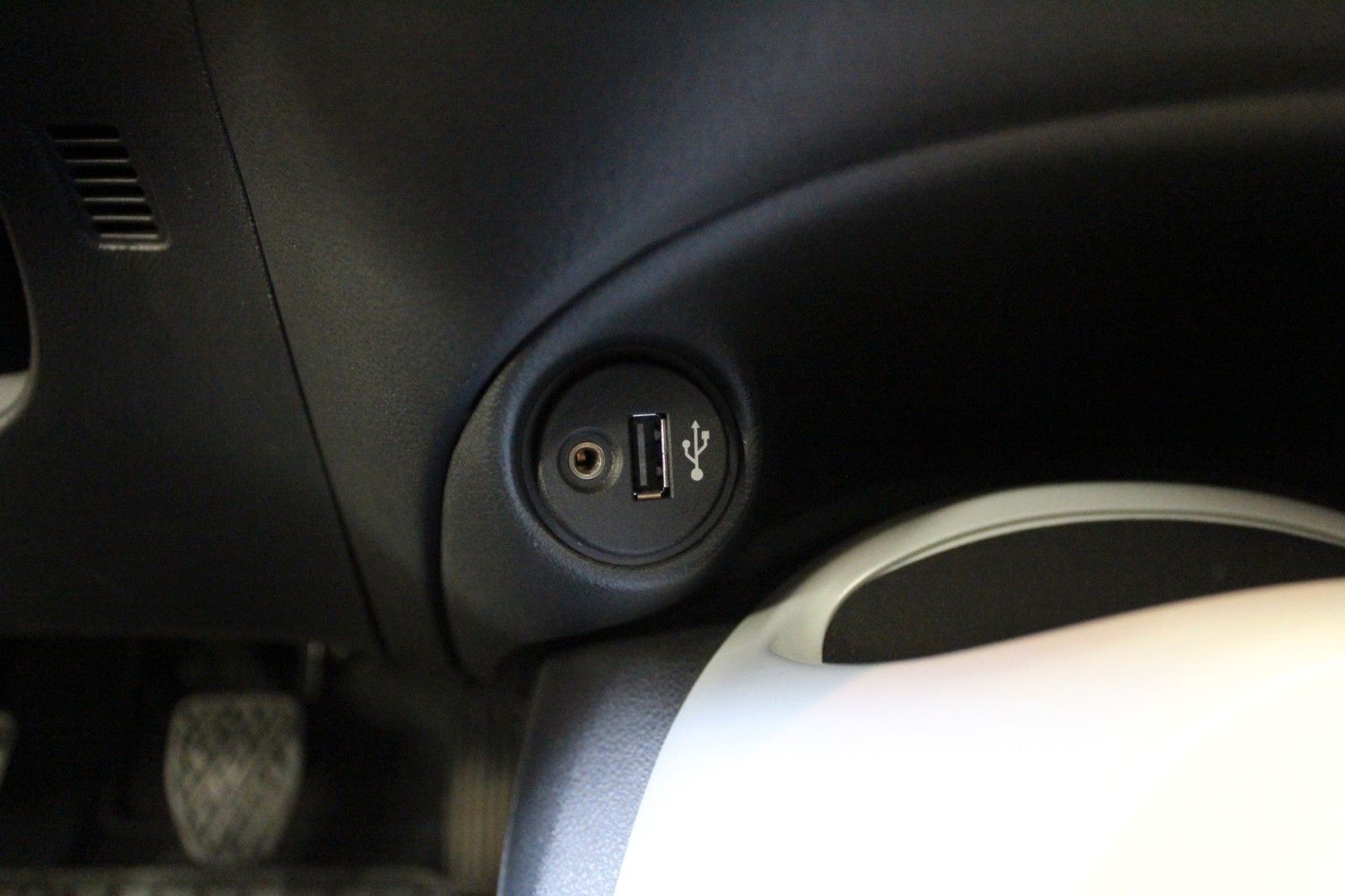 Fahrzeugabbildung Nissan Juke    1.2 DIG-T  N-Connecta 4x2  AHK