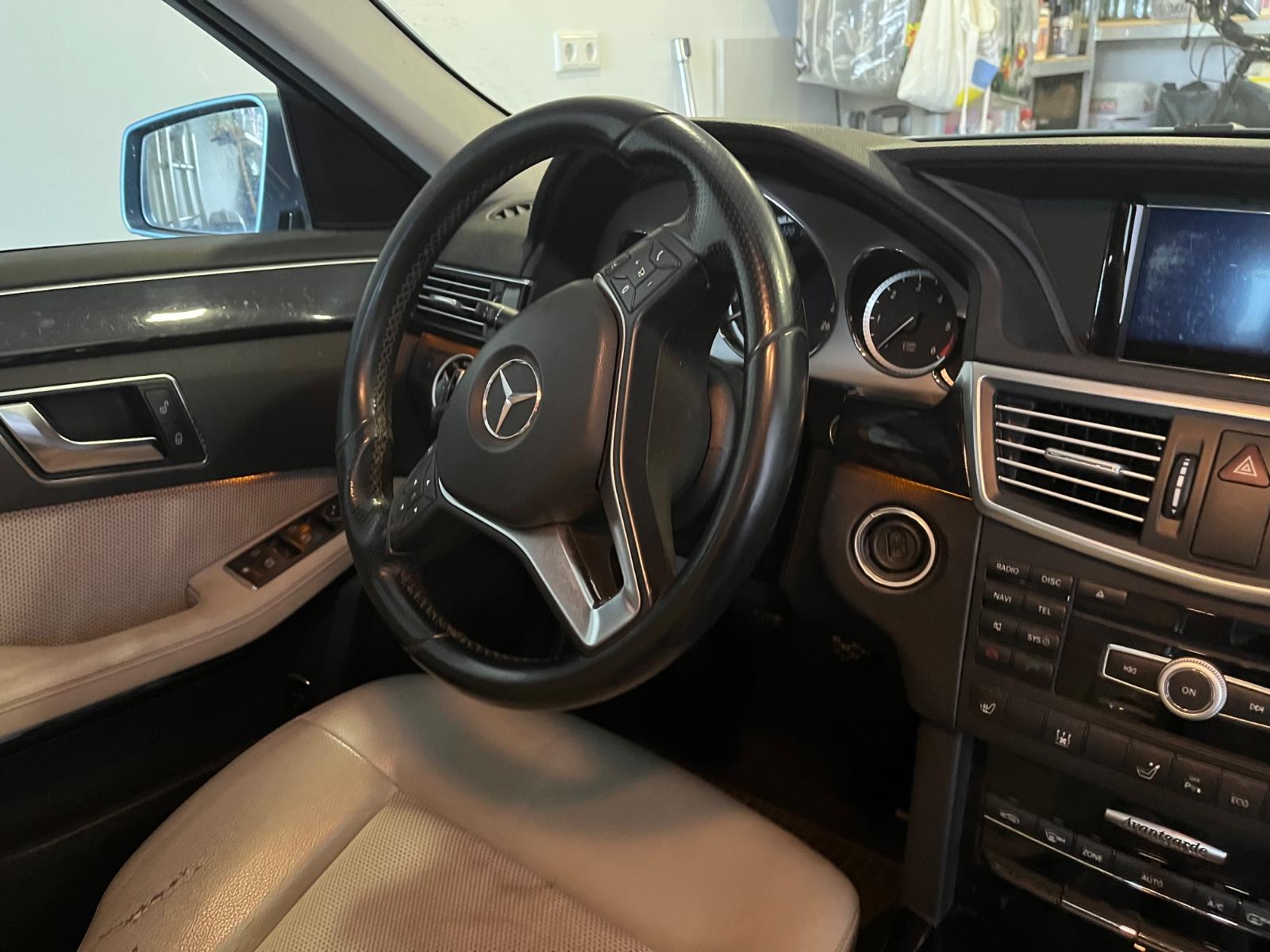 Mercedes-Benz E220 2012 — photo 13