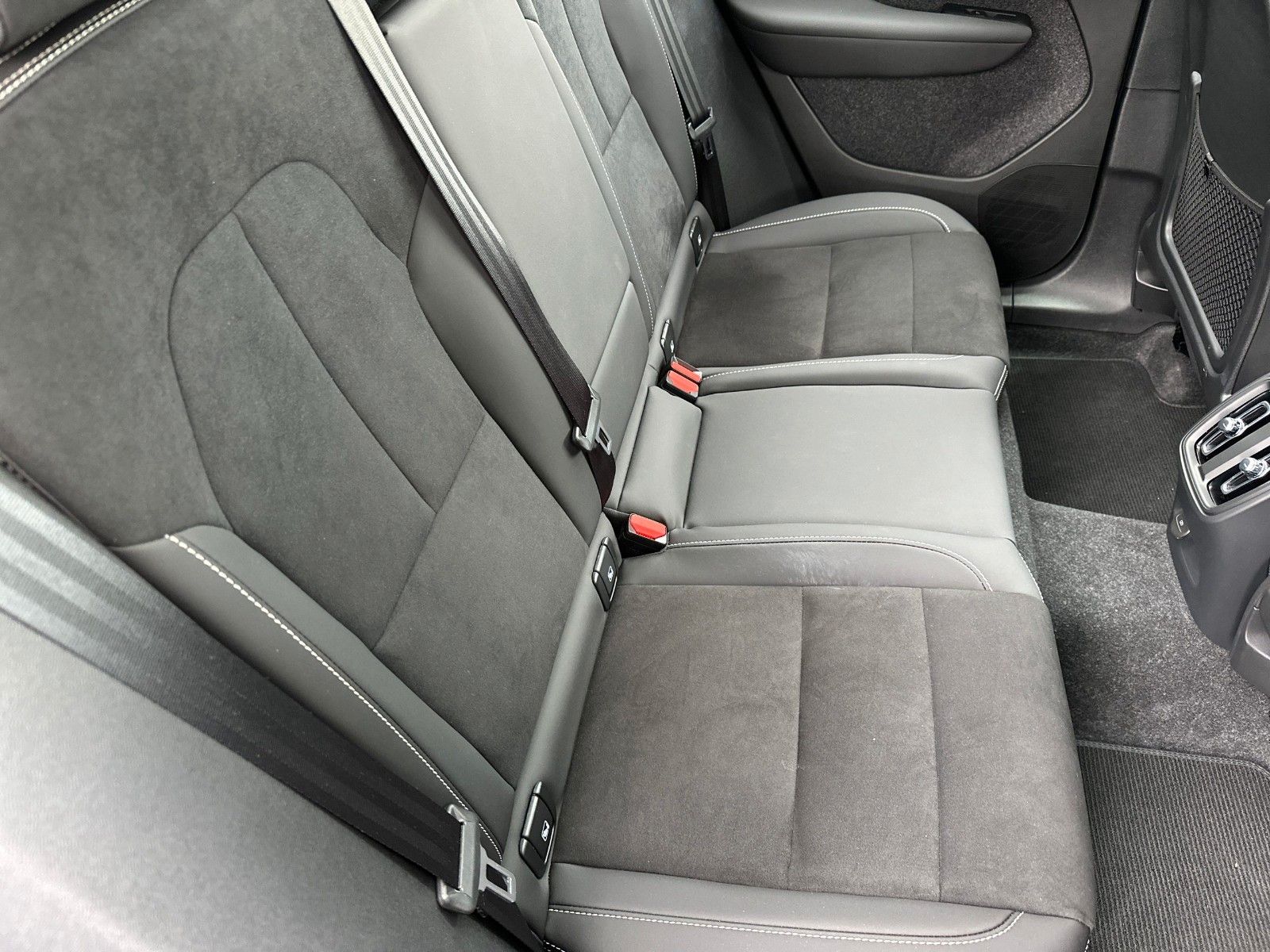 Fahrzeugabbildung Volvo XC40 Ultimate Recharge Pure Electric AWD, Panor