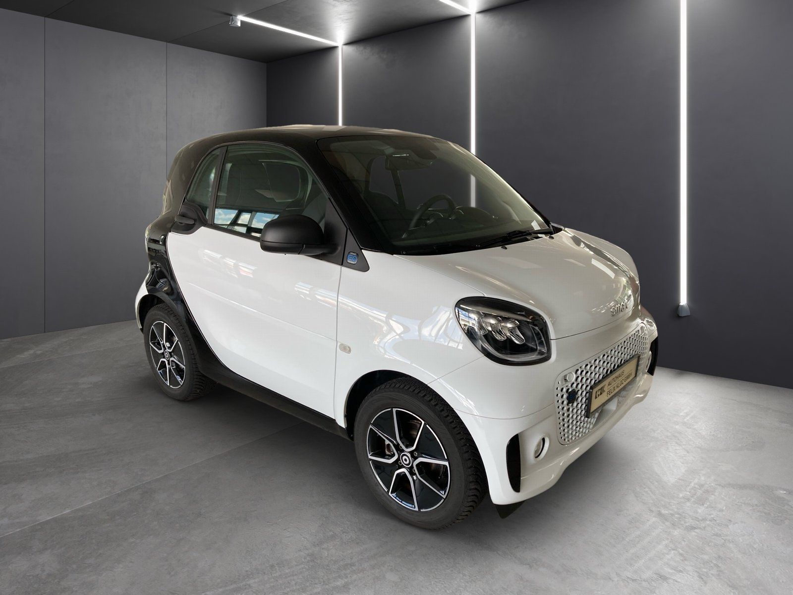 Fahrzeugabbildung Smart smart EQ fortwo Exclusive*Pano*LED*Kamera*22kW*