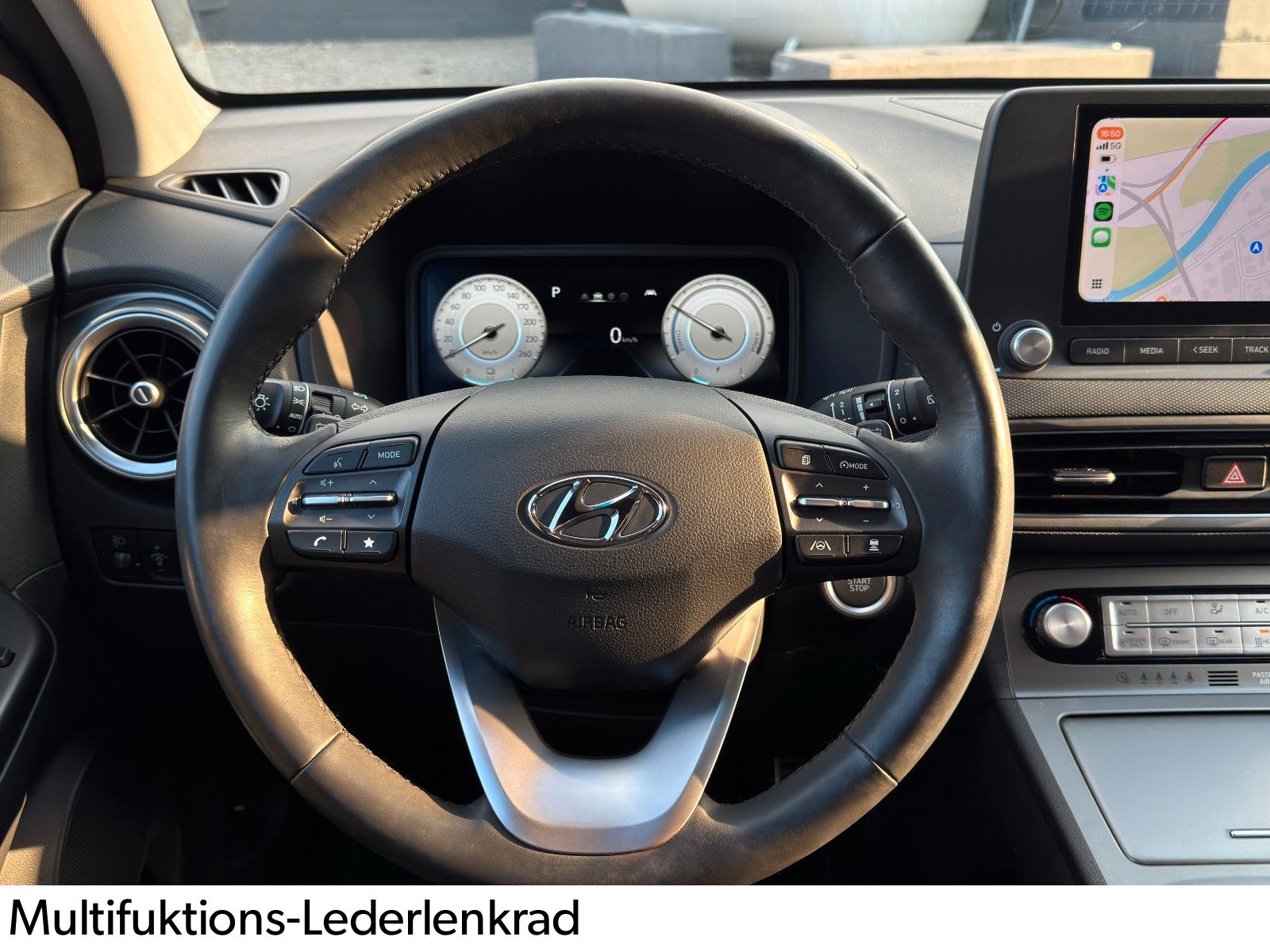 Fahrzeugabbildung Hyundai KONA E Select LKA ACC PDC SHZ LHZ Navi CarPlay