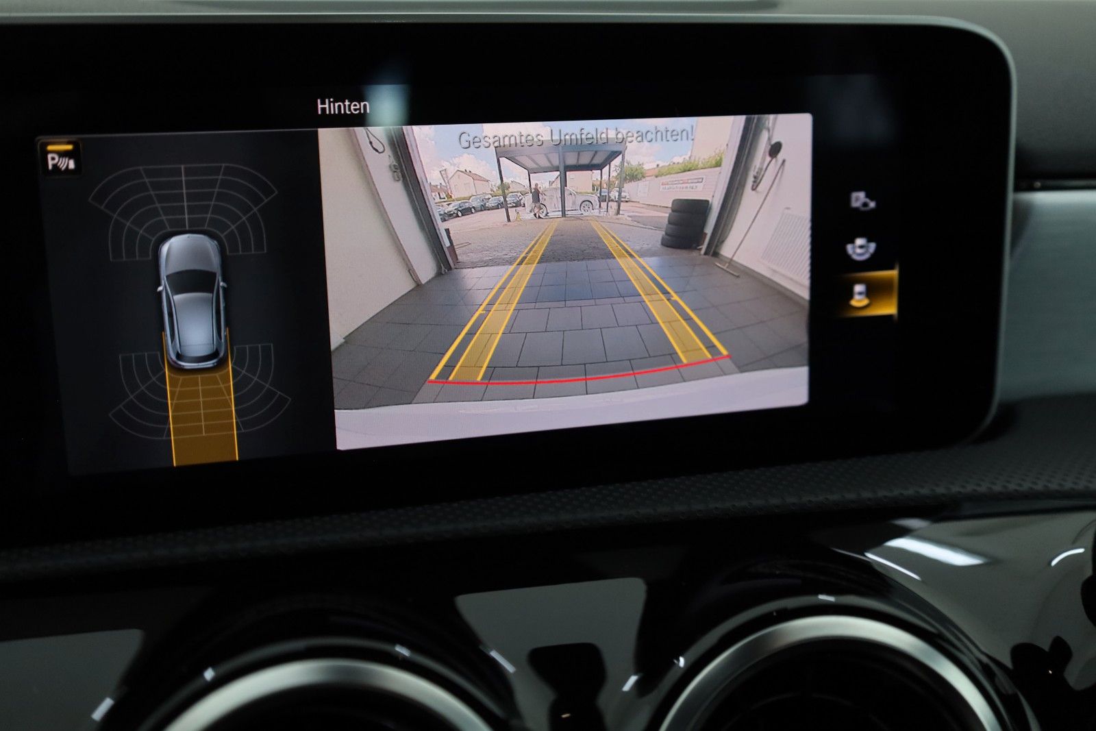 Fahrzeugabbildung Mercedes-Benz A 220 AMG Line T.Leder,Navi,LED,Kamera,SH,SR+WR