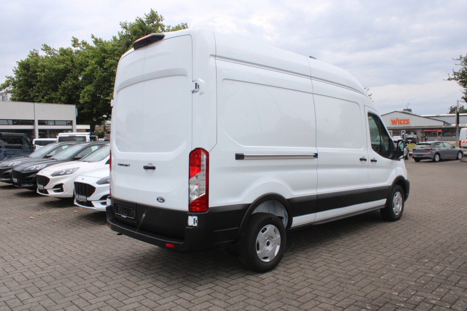 Fahrzeugabbildung Ford Transit L3 H2 Kasten LKW HOCHDACH KLIMA AHK CAM