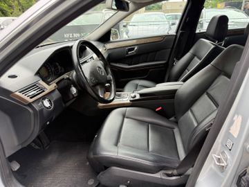 Mercedes E 220 - 12