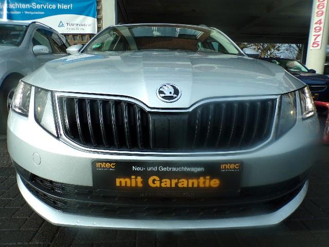 Skoda Octavia Combi Ambition 1.6 TDI Navi PDC SHZ ACC