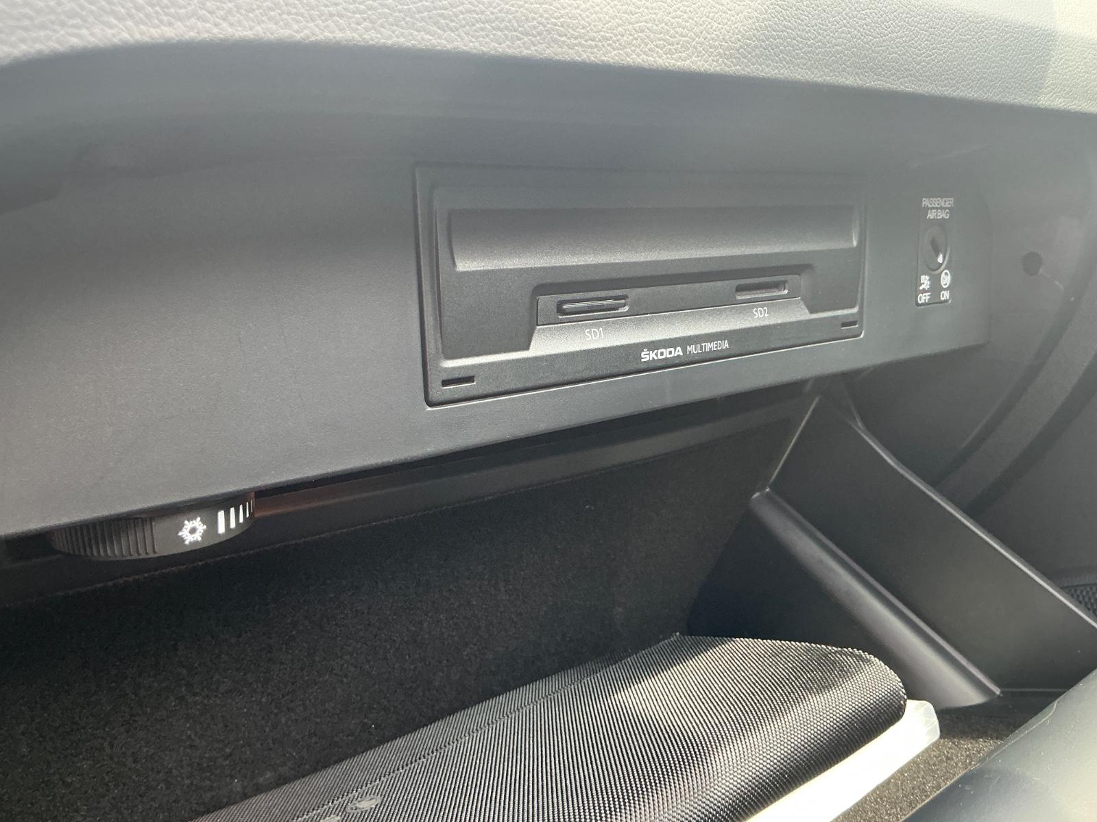 Skoda Octavia Combi Ambition 1.8 TSI SHZ BT PDC NAVI