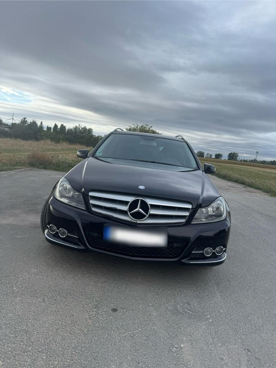 Mercedes-Benz C180 2011 — rear view
