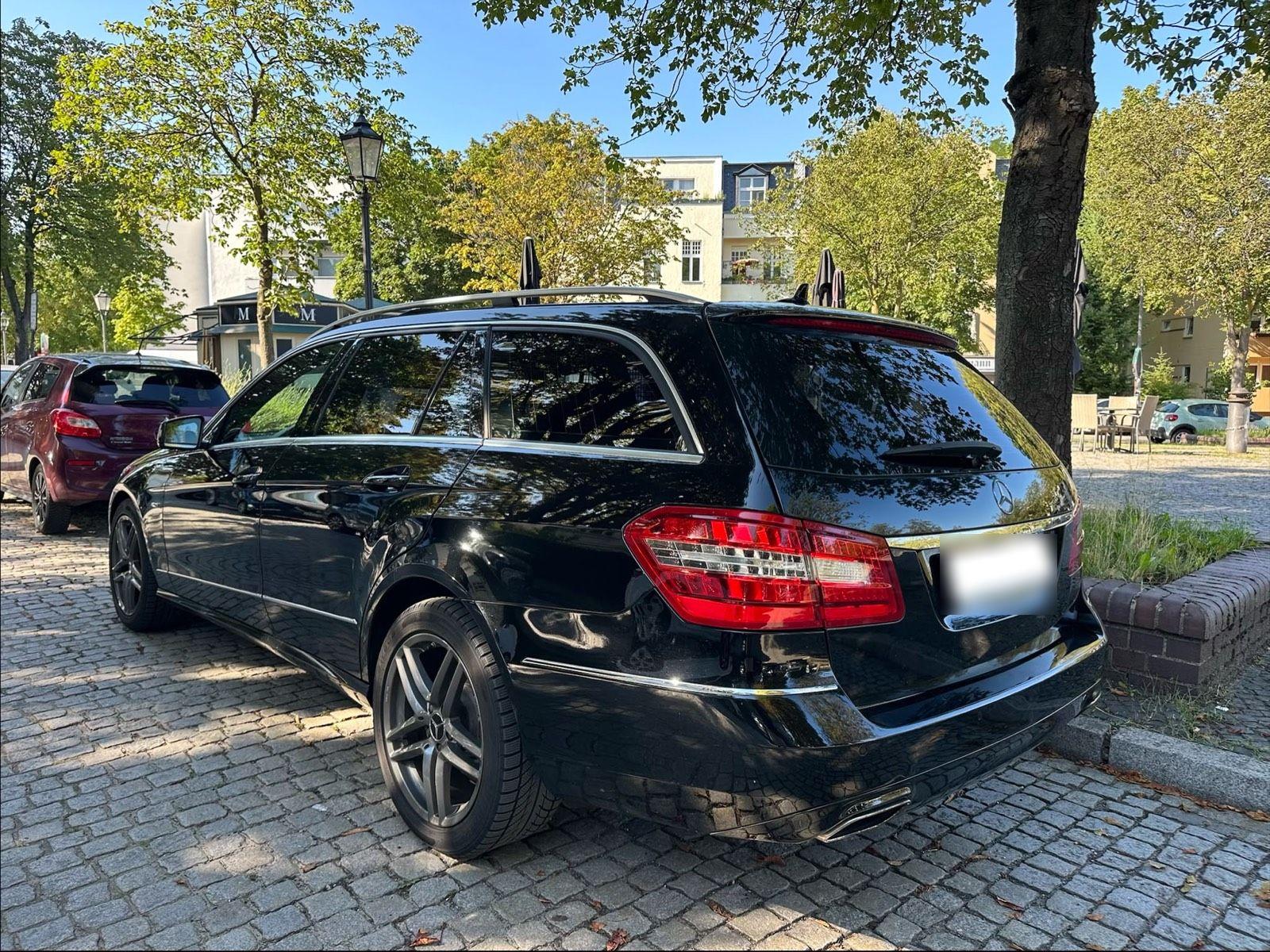 Mercedes-Benz E300 2012 — interior