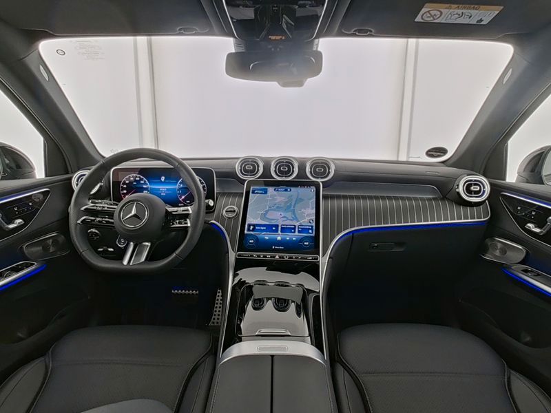 Fahrzeugabbildung Mercedes-Benz GLC 300 4M AMG AHK SDHZ Sitzklima Massage Pano