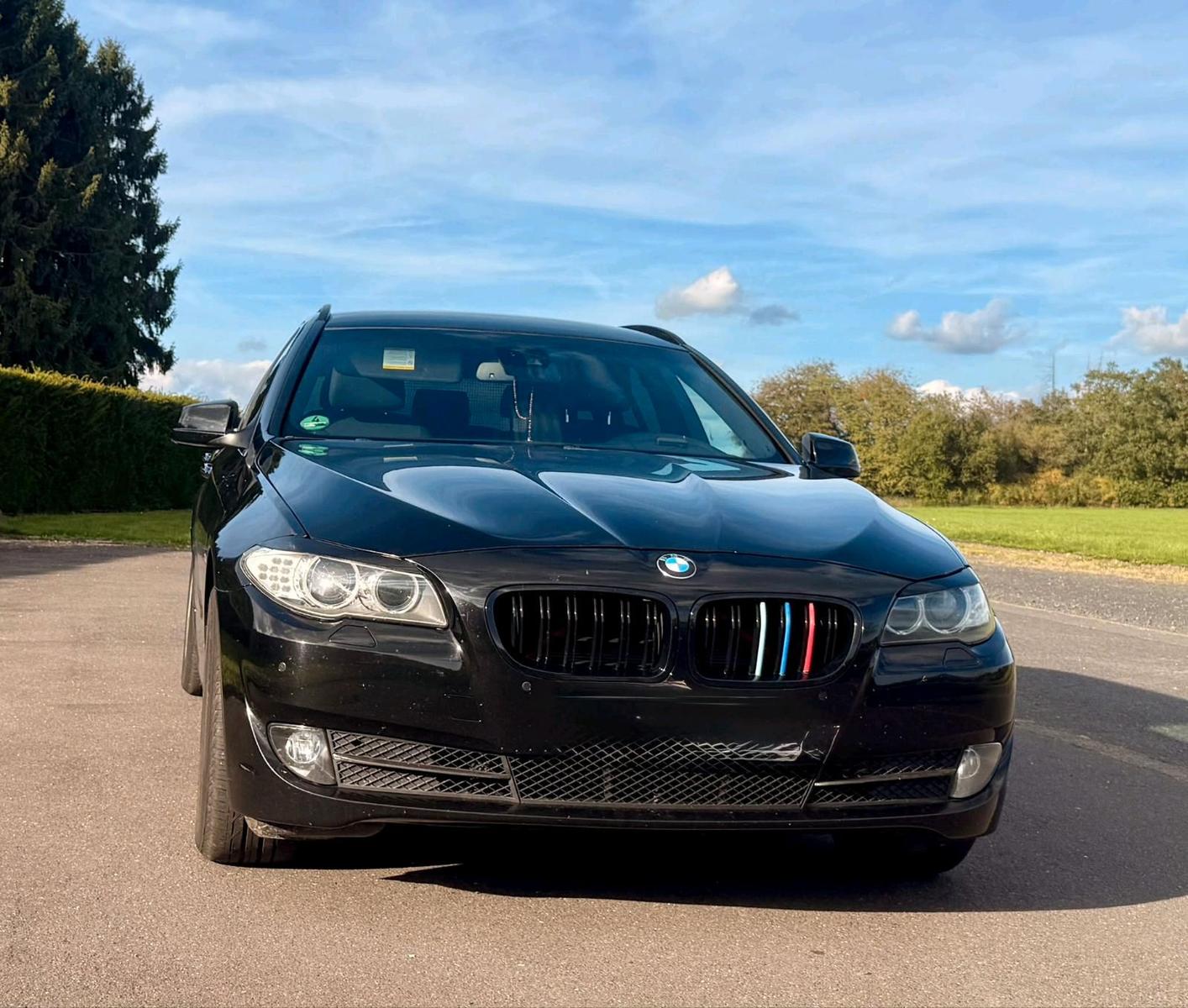 BMW 520 2011 — вигляд ззаду