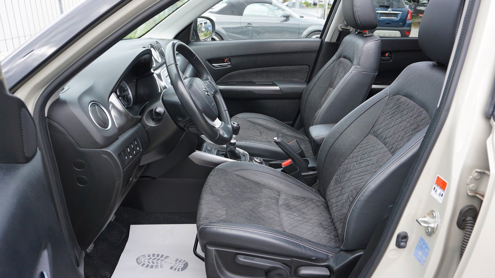 Fahrzeugabbildung Suzuki Vitara 1.4 Mild-Hybrid Comfort+ 4x4, Navi, LED
