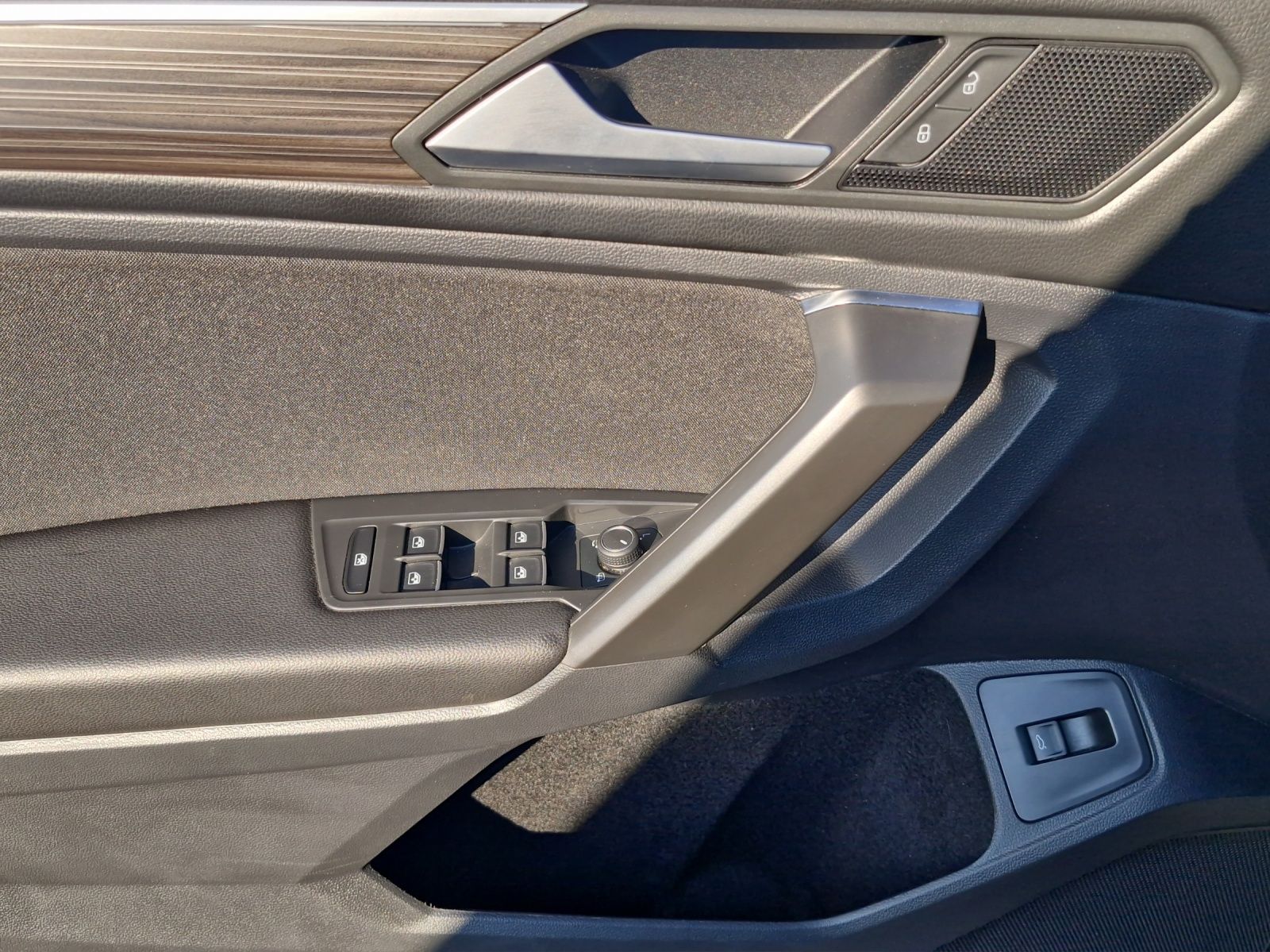 Fahrzeugabbildung Volkswagen Tiguan L 2.0 TDI AHZ MATRIX DSG 4x4 Keyless SH