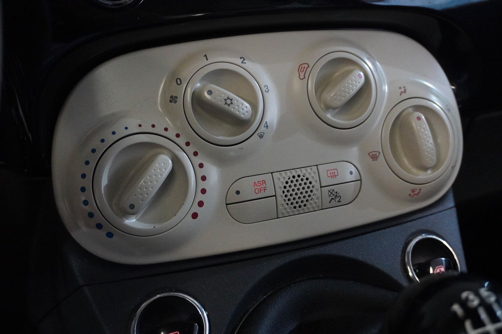 Fahrzeugabbildung Fiat 500 1.2 LOUNGE LED/PANO./USB/NEBEL/TOUCH/PDC