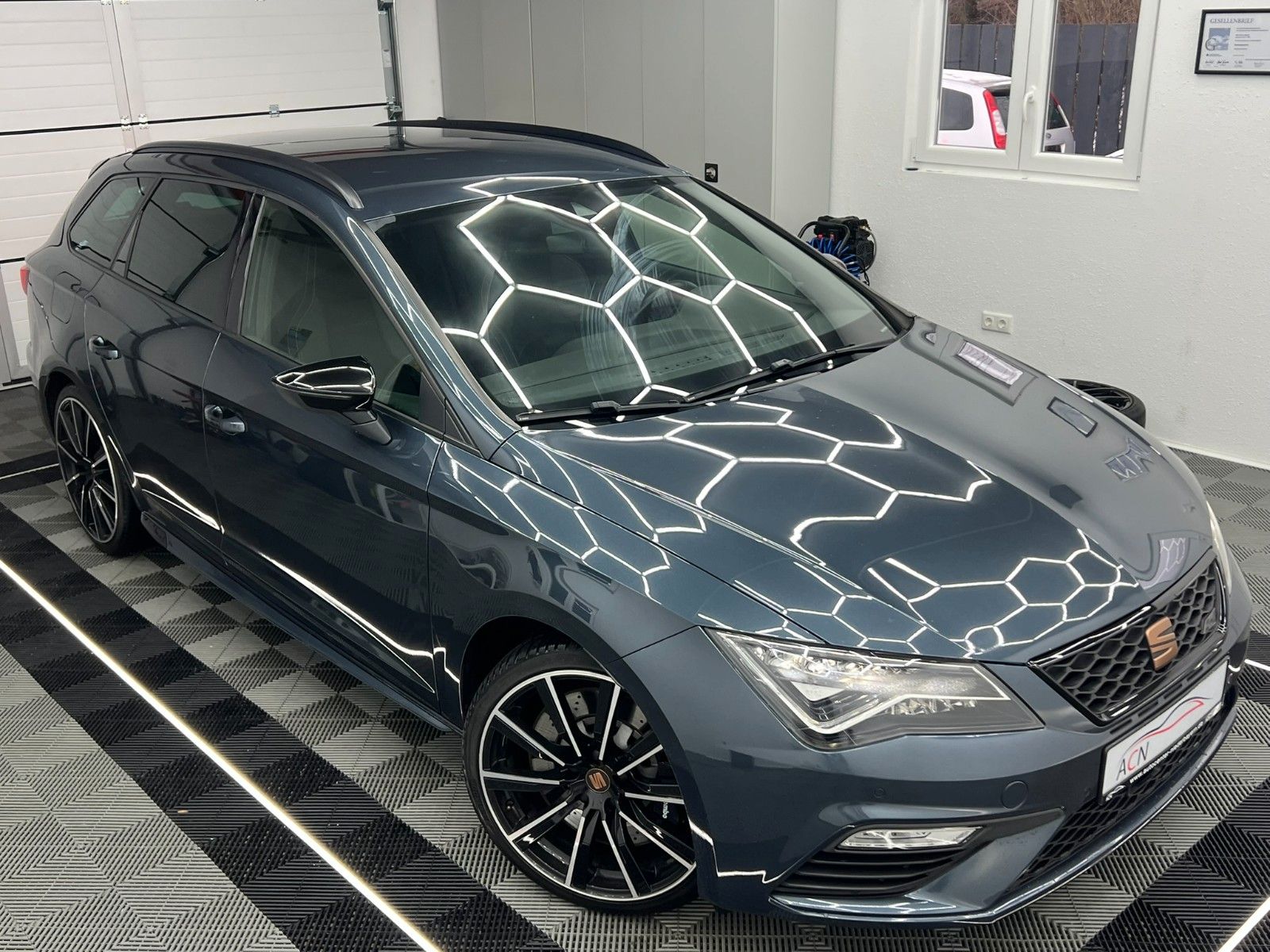 Fahrzeugabbildung SEAT Leon ST Cupra 300 4Dr. PERFORMANCE/SCHALE/BEATS