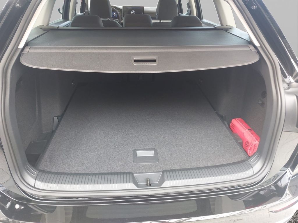 Fahrzeugabbildung Volkswagen Golf Variant 1.5 TSI Life Standheizung AHZV