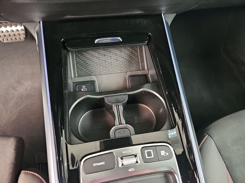 Fahrzeugabbildung Mercedes-Benz GLB 180 AMG Night AHK Distronic+ LED SHZ KeyLess
