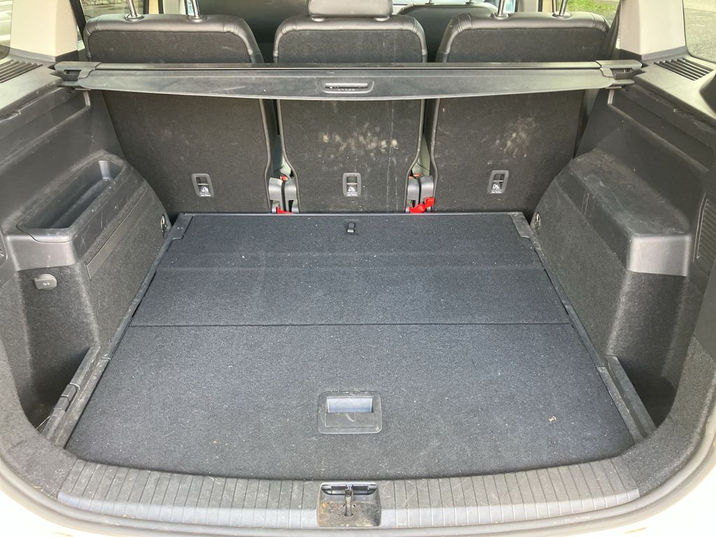 VW Touran 2.0 TDI Trendline Taxi DSG Navi Leder Shz VW Touran 2.0 TDI Trendline Taxi DSG Navi Leder Shz