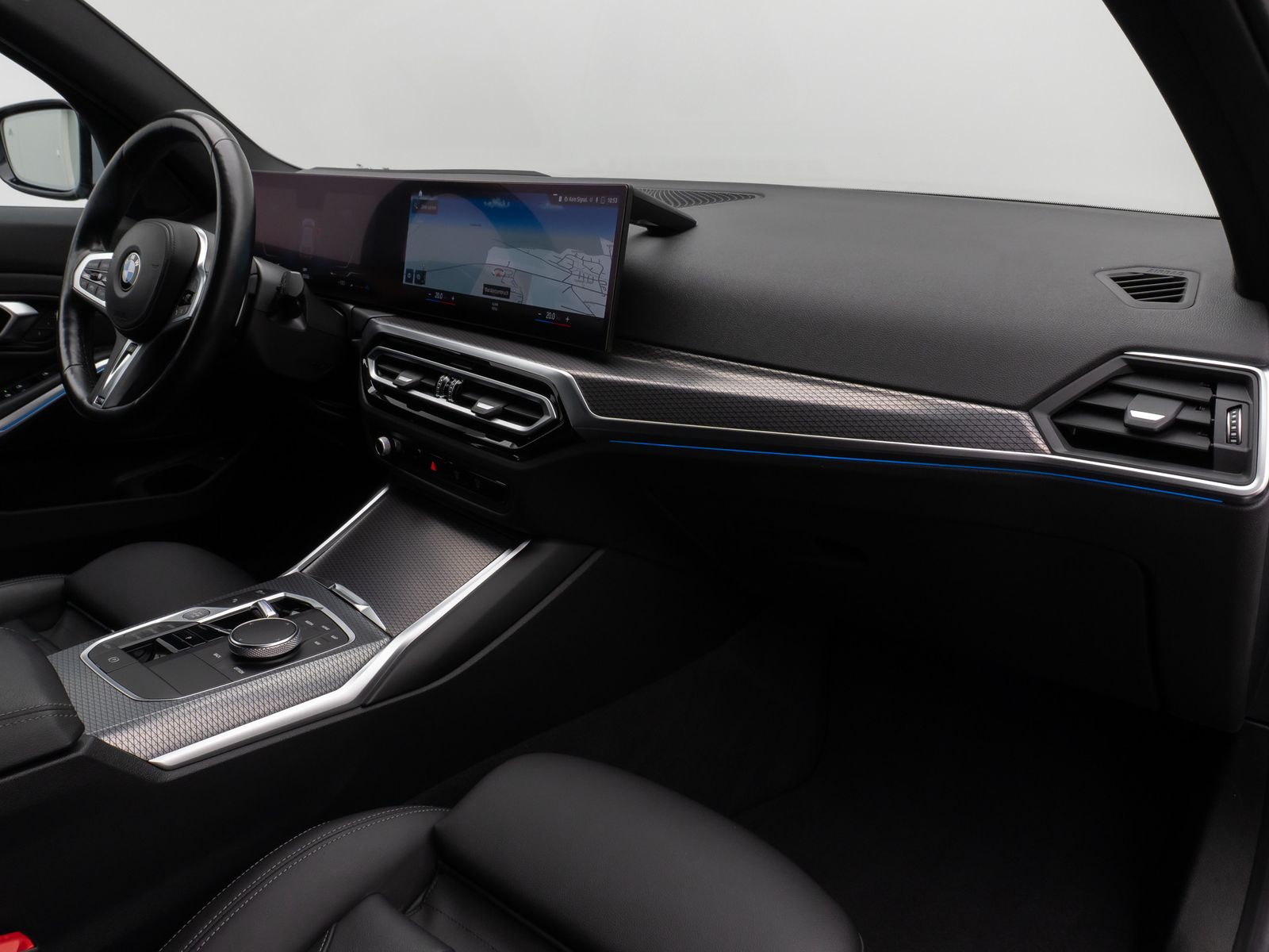 Fahrzeugabbildung BMW 320d M Sport Kamera DAB HiFi HUD Stop&Go Komfort