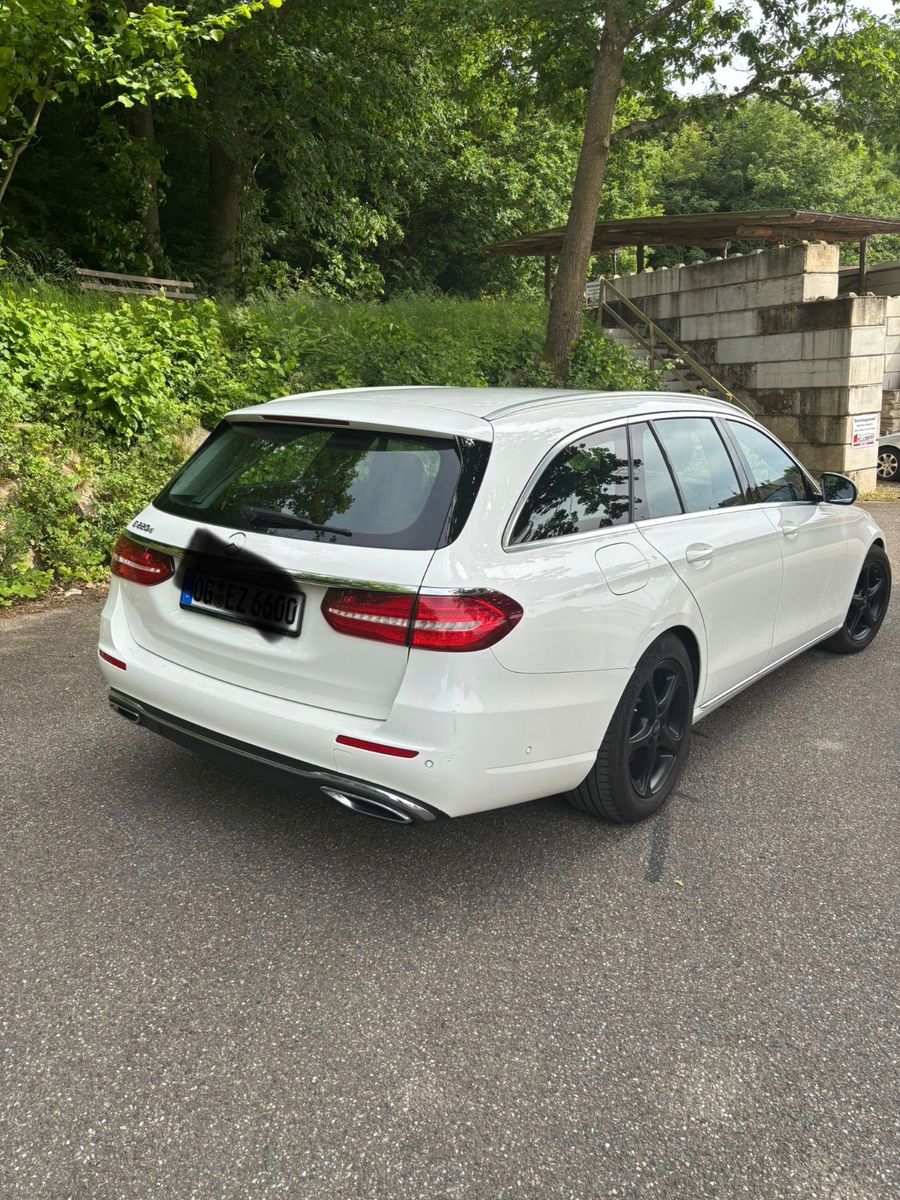 MERCEDES-BENZ E 220 d T Autom. -