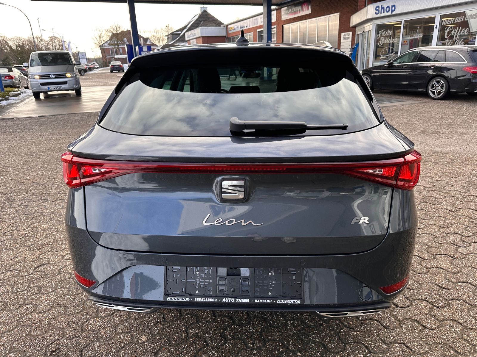 Fahrzeugabbildung SEAT Leon ST 1.5 eTSI FR DSG LED/GRA/SHZ/Kamera/APP