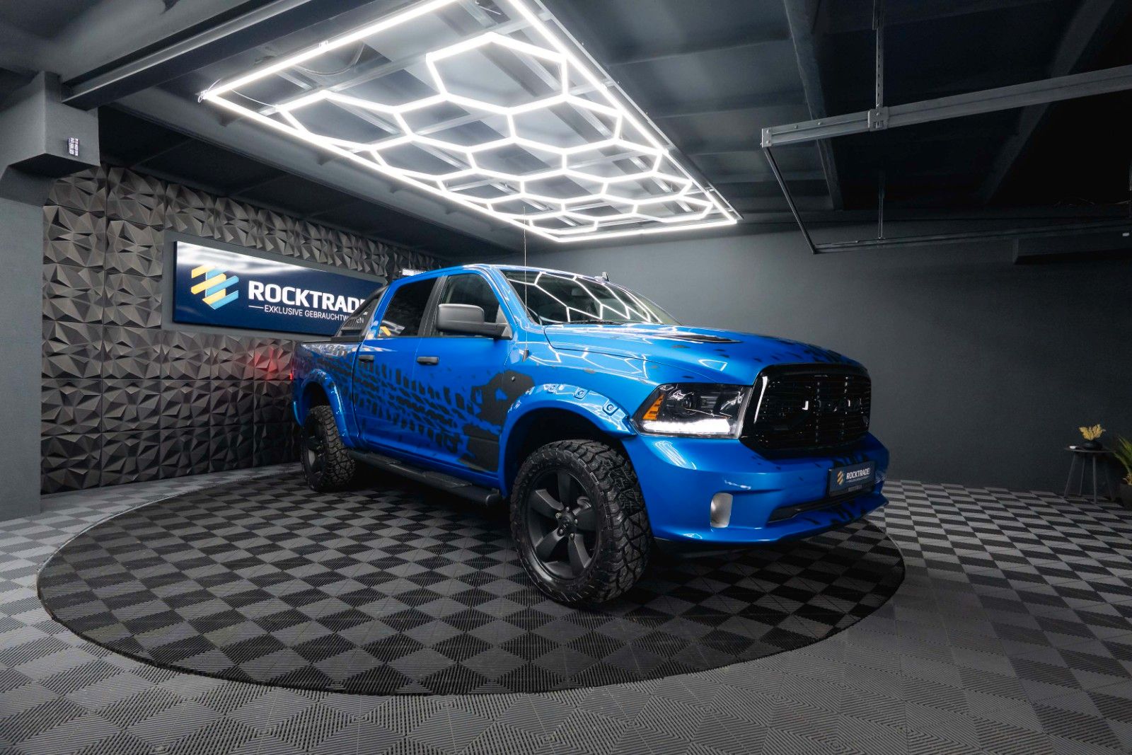 Fahrzeugabbildung Dodge RAM 5.7 V8 HEMI 4x4 OFFROAD Night-Paket *LED*