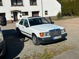 Mercedes-Benz 300 - weiße Mercedes-Benz 300