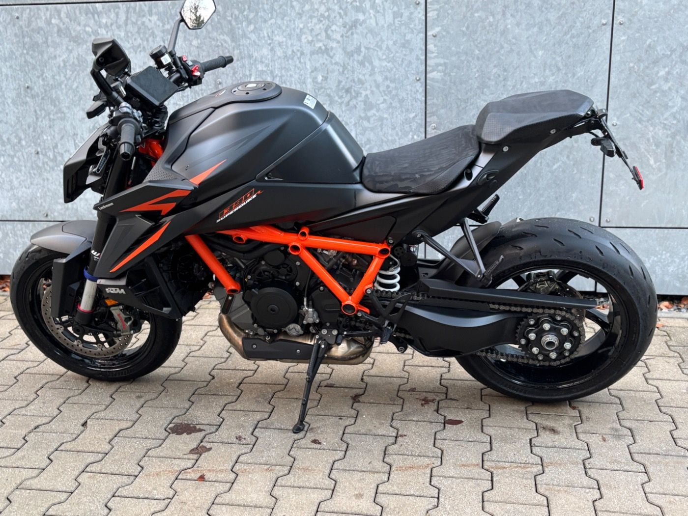 Fahrzeugabbildung KTM 1390 Super Duke R Evo 2024 Techpack, Remus