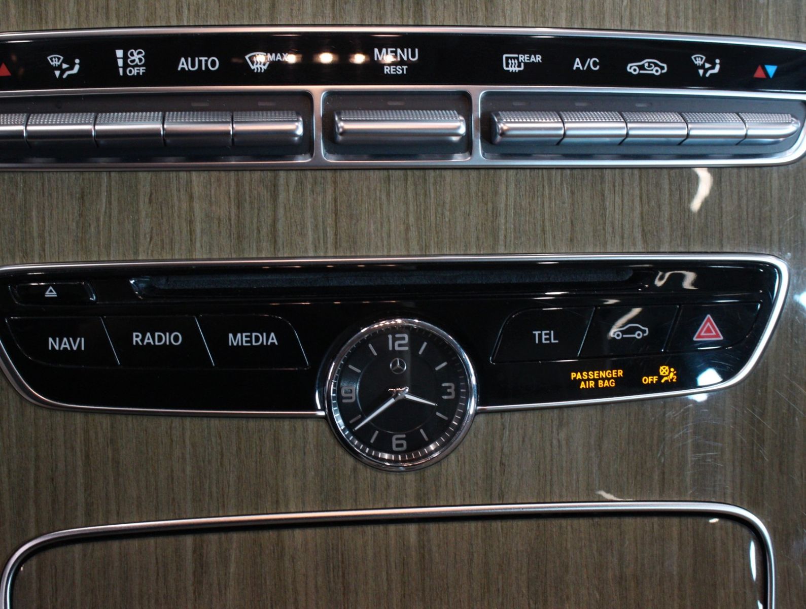 Fahrzeugabbildung Mercedes-Benz C 250 BlueTEC T EXCLUSIVE*AHK*HUD-UP