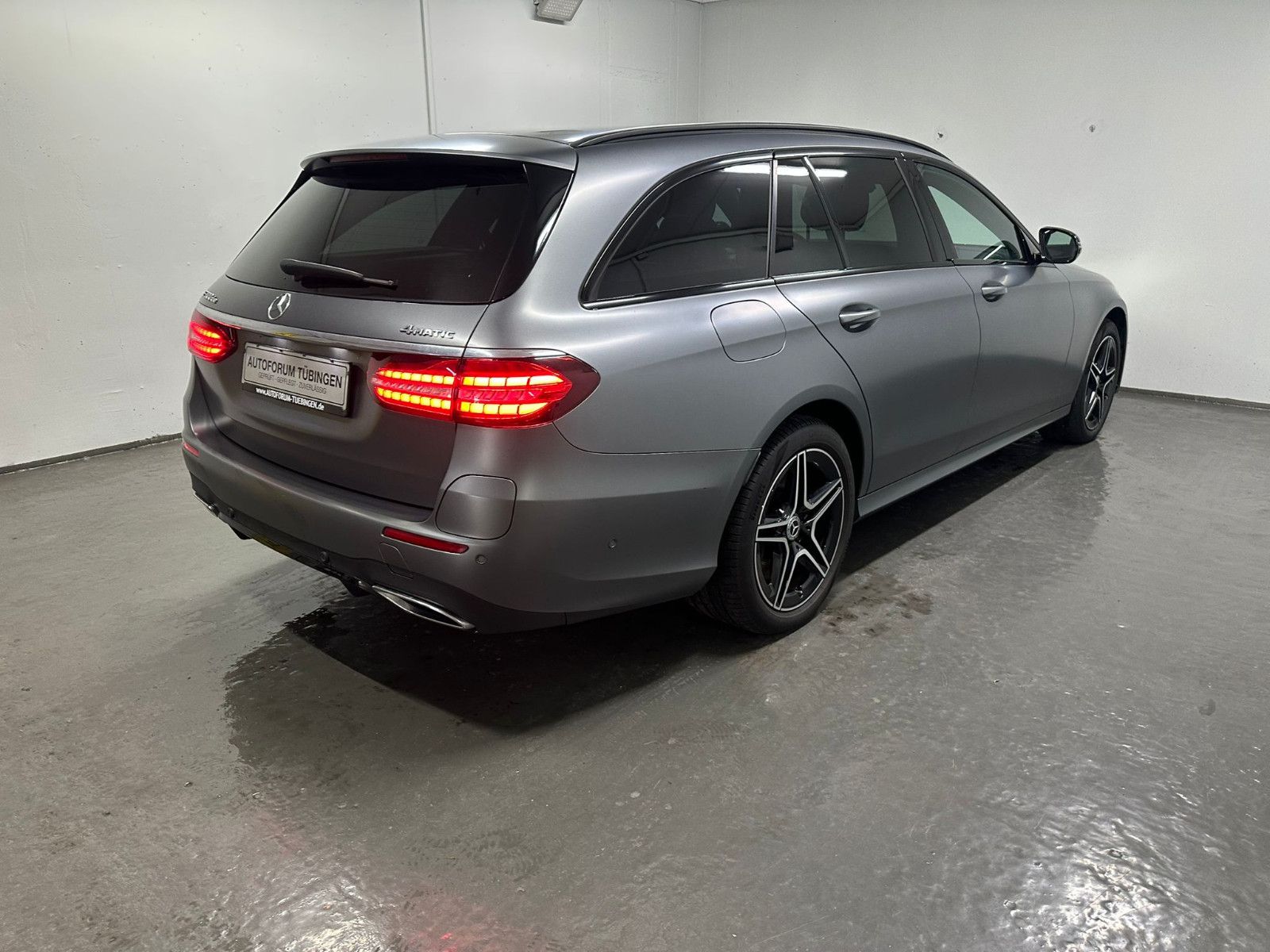Fahrzeugabbildung Mercedes-Benz E 300 de 4MATIC T AMG-LINE*PANO*AHK*MAGNO