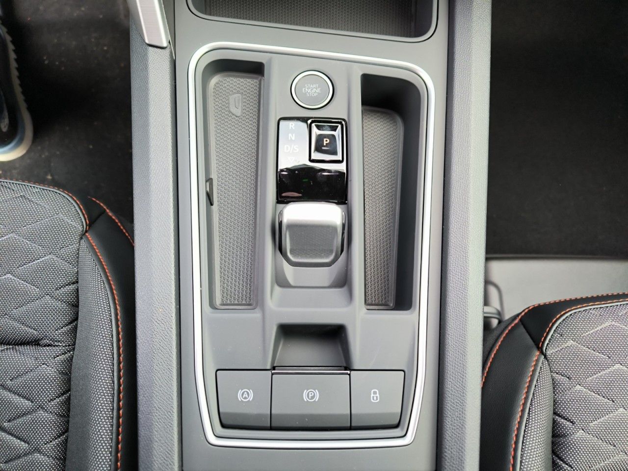 Fahrzeugabbildung SEAT Leon Sportstourer 1.5 eTSI 110 kW FR