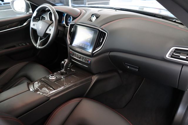 Fahrzeugabbildung Maserati Ghibli 3.0 V6 S Q4 GranSport |KAMERA|LED|CARBON