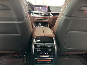 Fahrzeugabbildung BMW X5 M50d ACC Belüft 360° FondEnt TV SkyLounge DAB