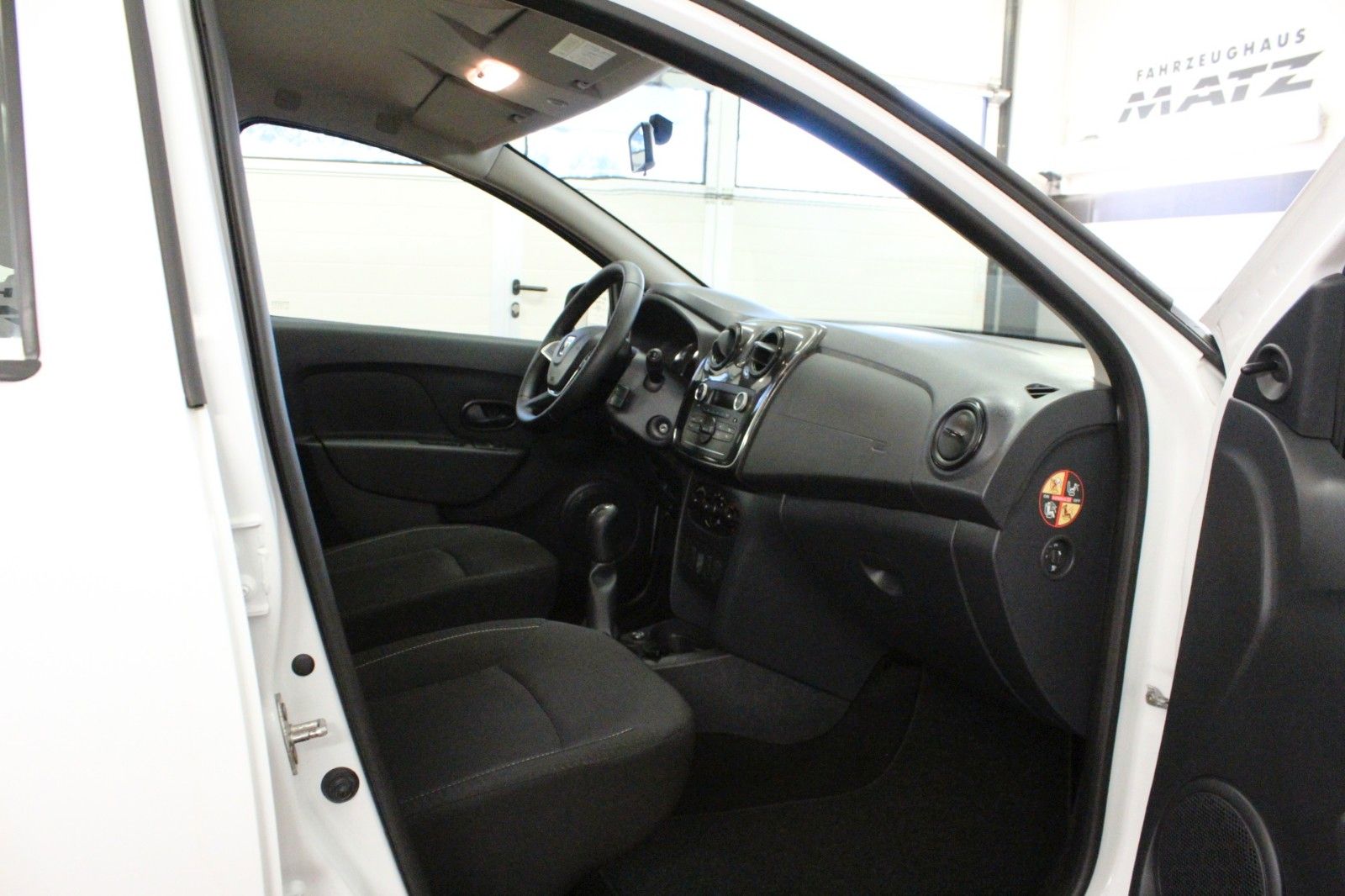 Fahrzeugabbildung Dacia Sandero TCE 100 Eco G*Klima*Radio/CD*LPG