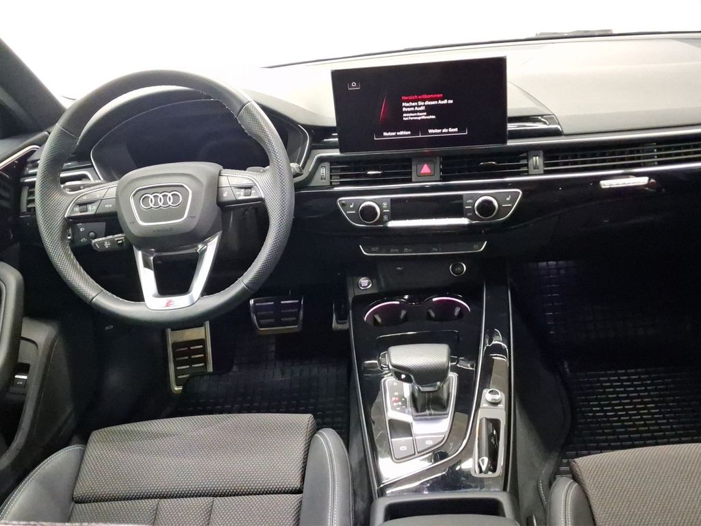 AUDI A4 2024