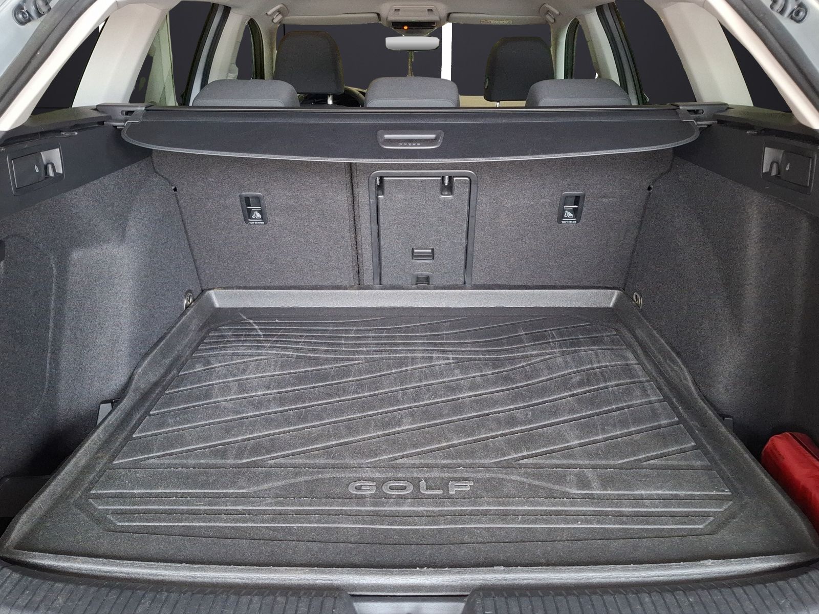 Fahrzeugabbildung Volkswagen Golf VIII Variant TSI Move Standhzg. LED AHK Car