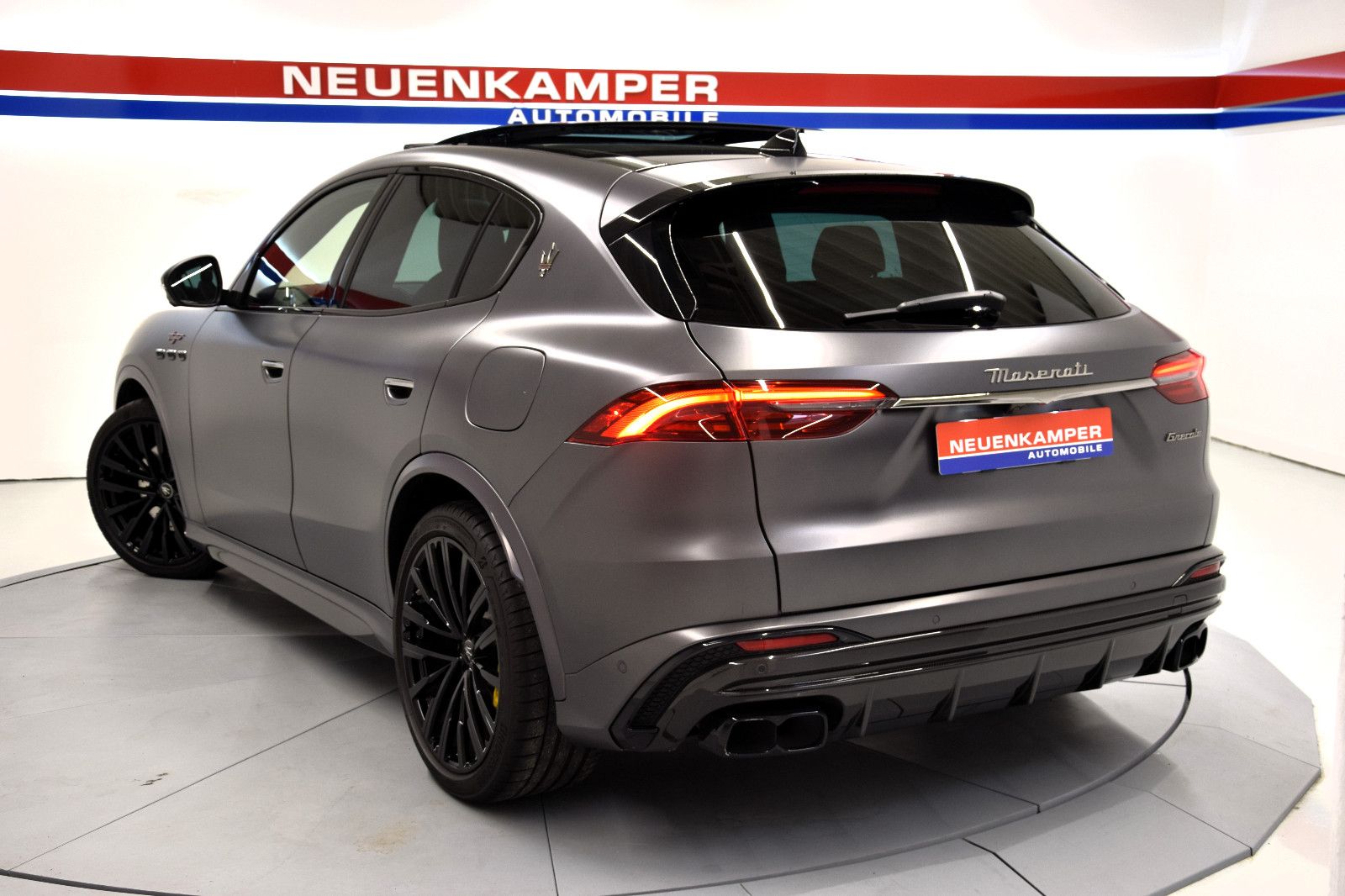 Fahrzeugabbildung Maserati Grecale 3.0 V6 Trofeo Auto 4WD Pano ACC Carbon