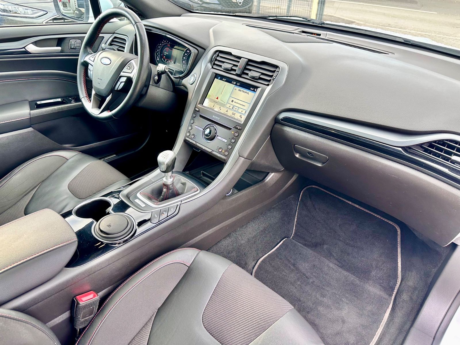Fahrzeugabbildung Ford MONDEO TURNIER ST-LINE*KAMERA+LED*