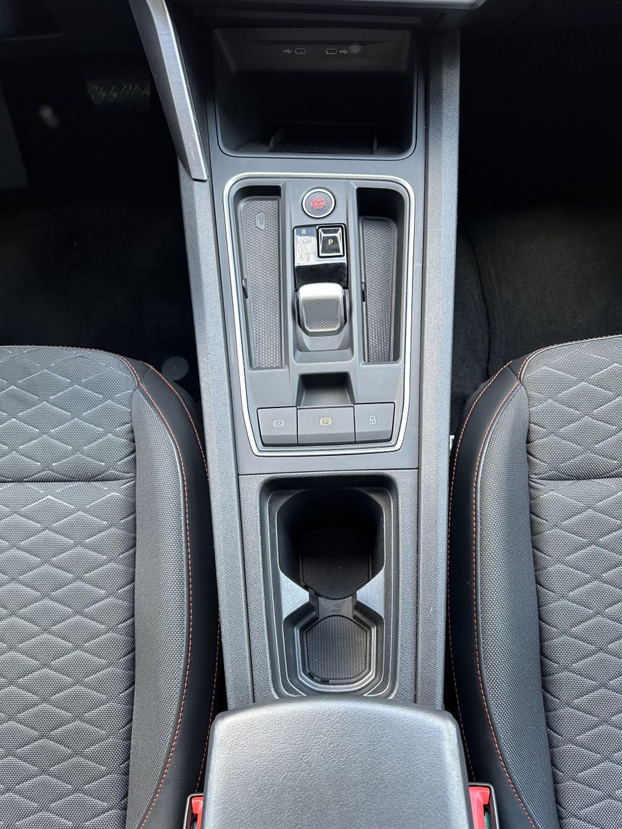 Fahrzeugabbildung SEAT Leon Sportstourer 2.0 TDI FR NAV+LED+V-COCK+PLA