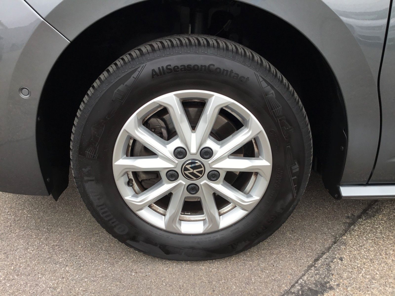 Fahrzeugabbildung Volkswagen T7 Multivan Life TDI DSG LÜ+AHK+ACC+LED+Leder