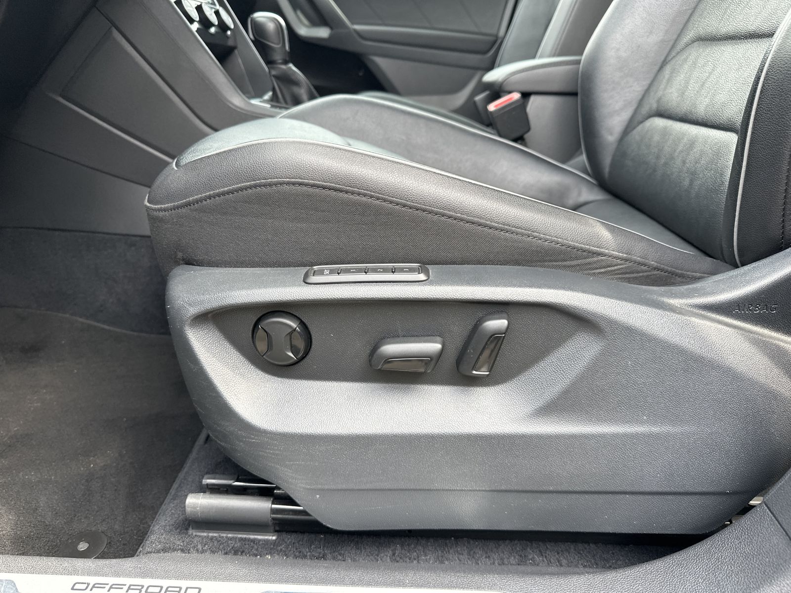 Fahrzeugabbildung Volkswagen Tiguan Allspace 2.0 TDI DSG HL 4M DSG NAV+LED+AC