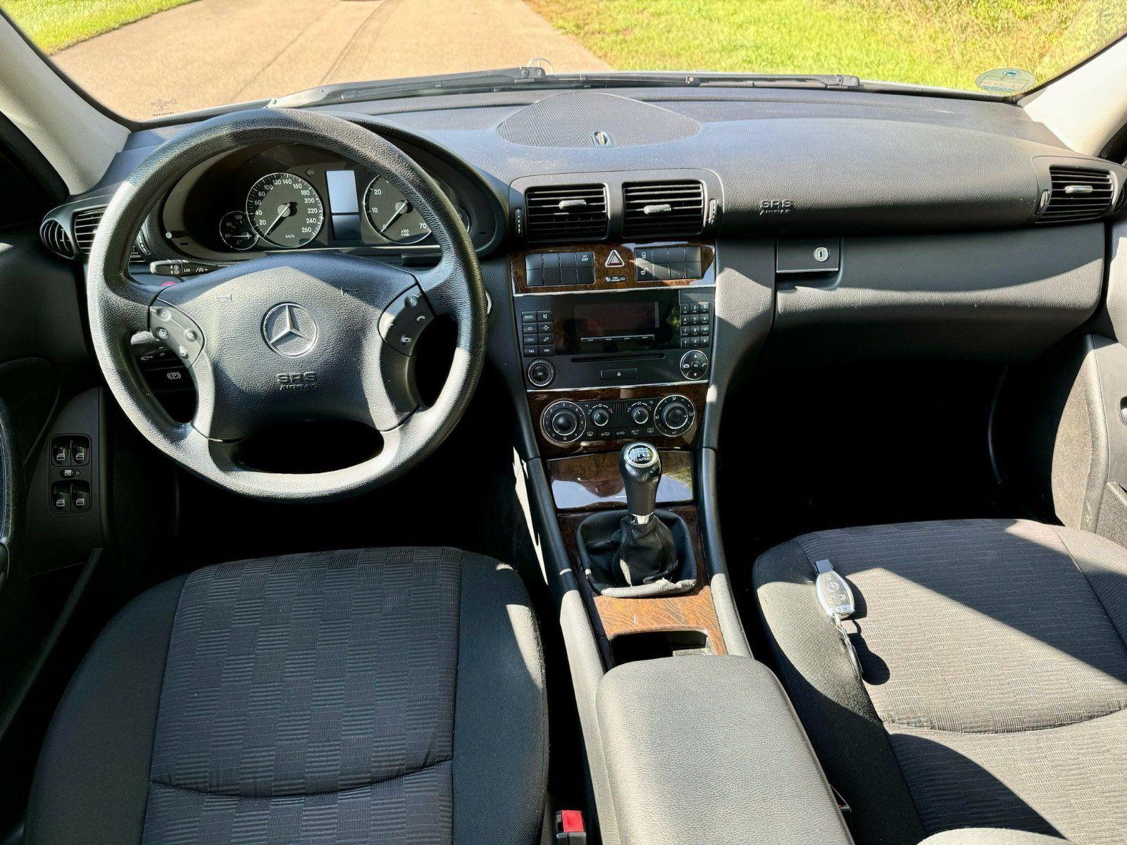 Mercedes-Benz C180 2004 — photo 6