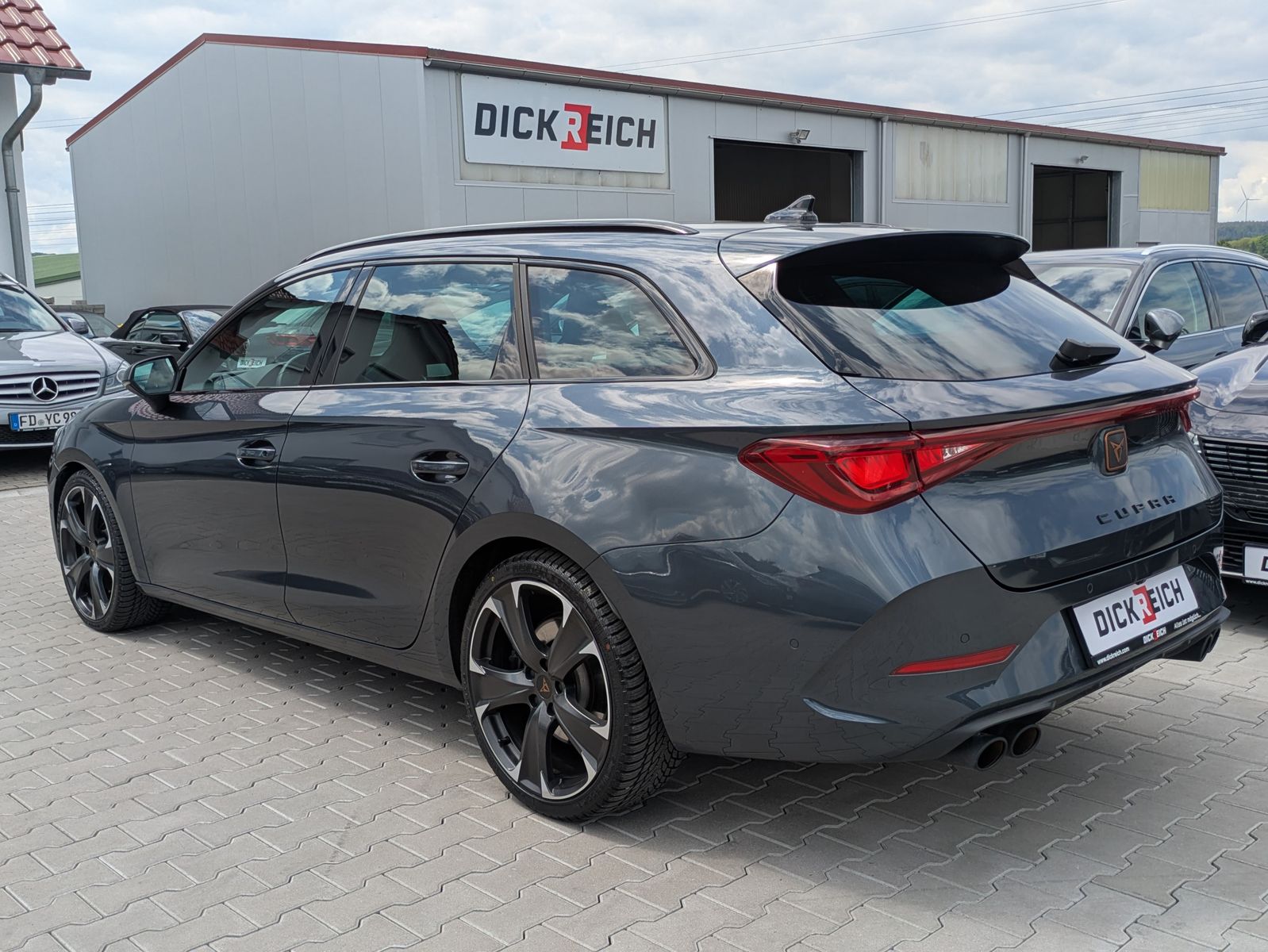 Fahrzeugabbildung CUPRA Leon VZ 2.0TSI 4Drive ACC*PANO*MATRIX*DCC*LM19"