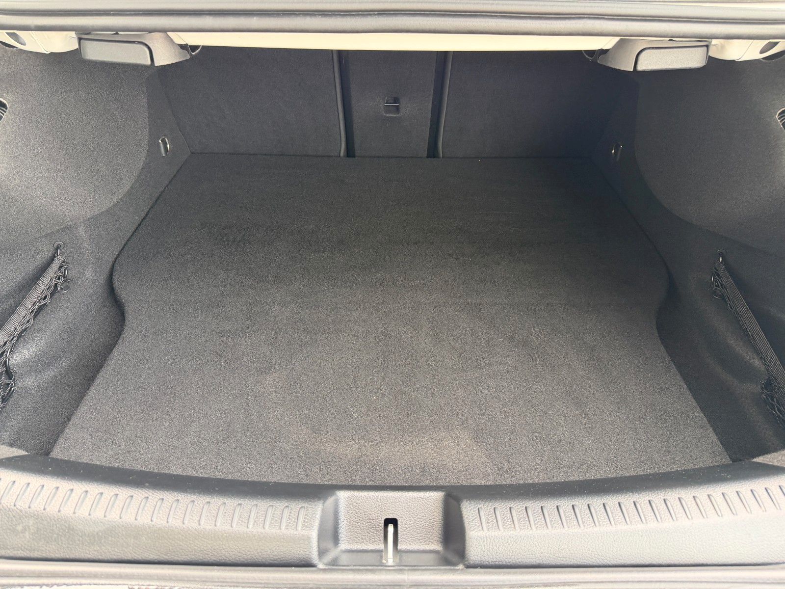 Fahrzeugabbildung Mercedes-Benz CLA 250 e Progressive Night+Distr+R-Kamera+Ambie