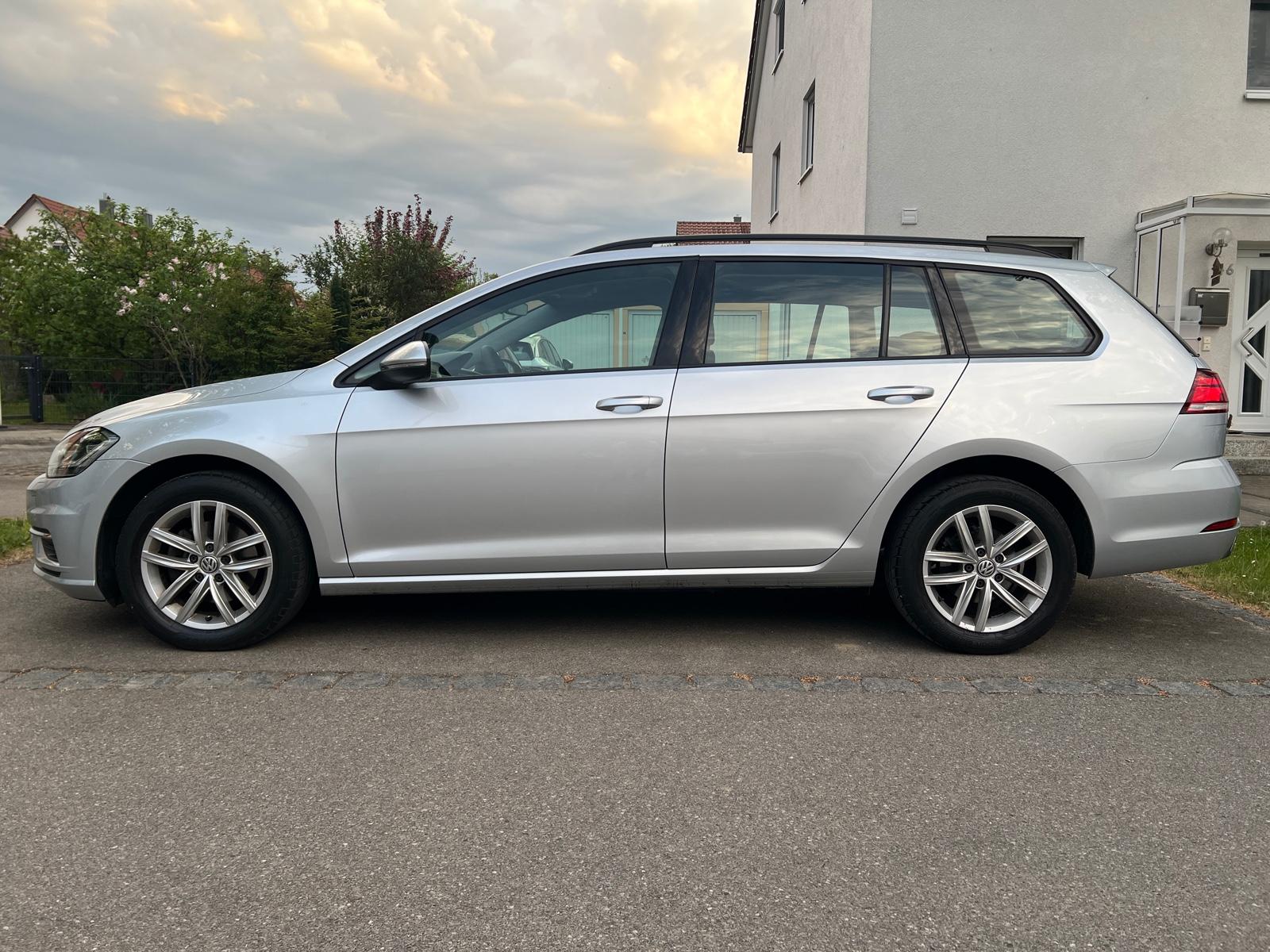 Volkswagen Golf VII 1.6 TDI Variant Comfortline AHK, LED
