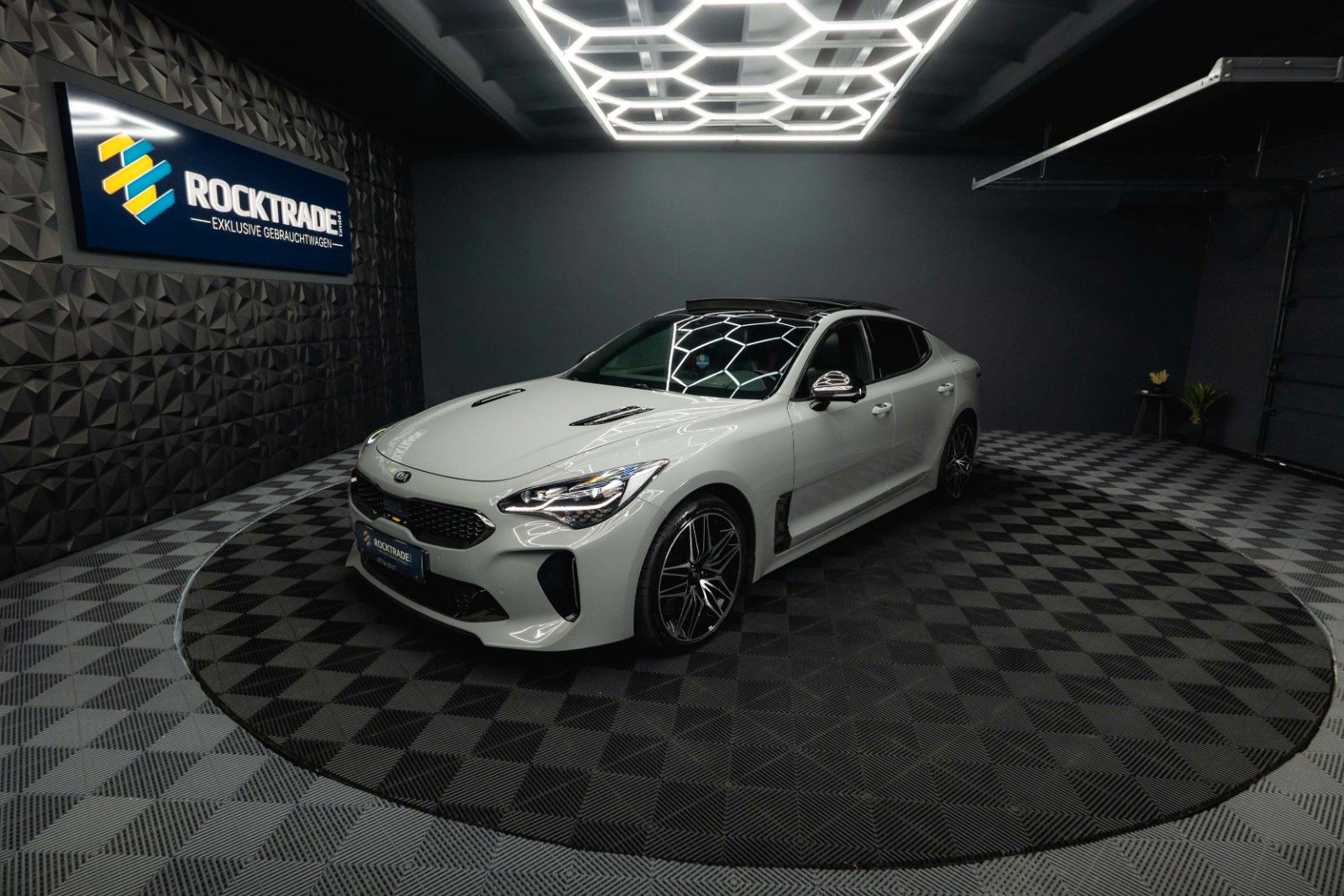 Fahrzeugabbildung Kia Stinger GT 4WD Performance | Pano | ACC | LED